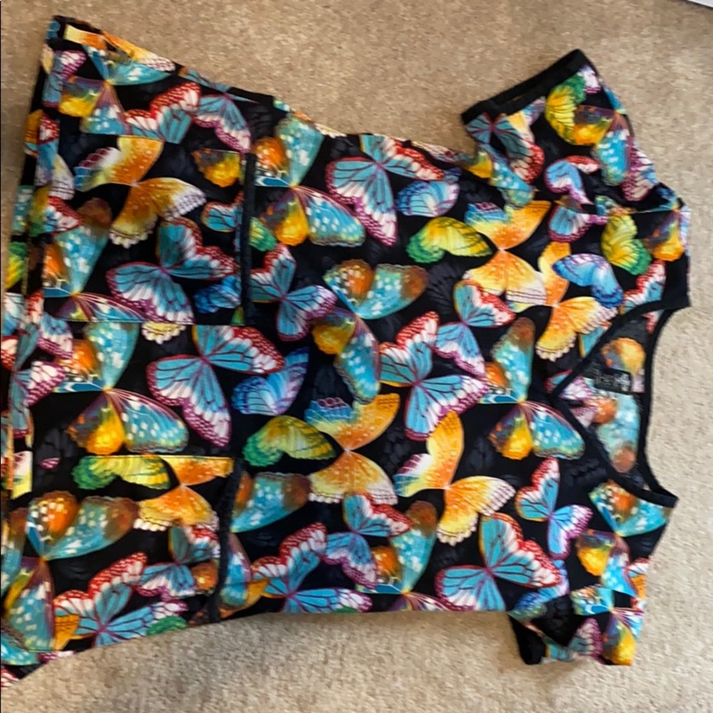 Medium scrub top